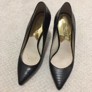 MICHAEL KORS Black pump size 7